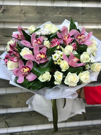 Букет цветов из: Розы и Хризантемы в Непецино