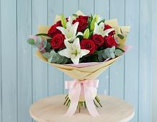 Букет цветов из:  Лилии и Розы в Непецино