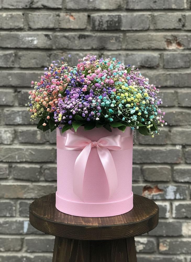 Цветочная композиция из Гипсофила и Розы в шляпной коробке в Непецино