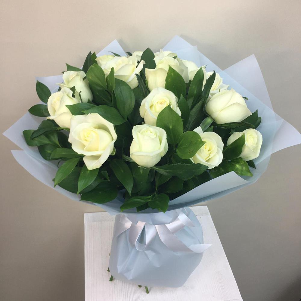 Букет 15 Белых роз Проуд в Непецино