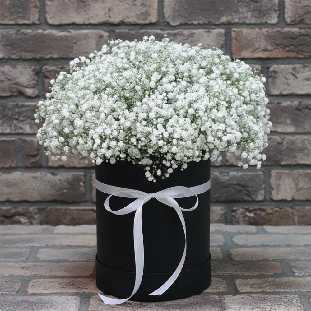 Цветочная композиция из Гипсофила в шляпной коробке в Непецино