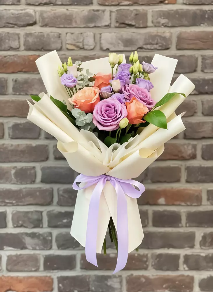 Букет цветов из: Лизиантусы и Розы в Непецино