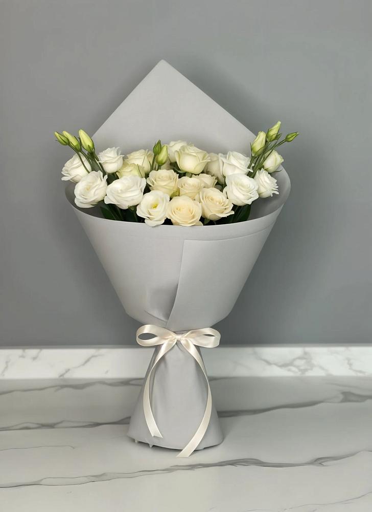 Букет цветов из: Розы и Лизиантусы в Непецино