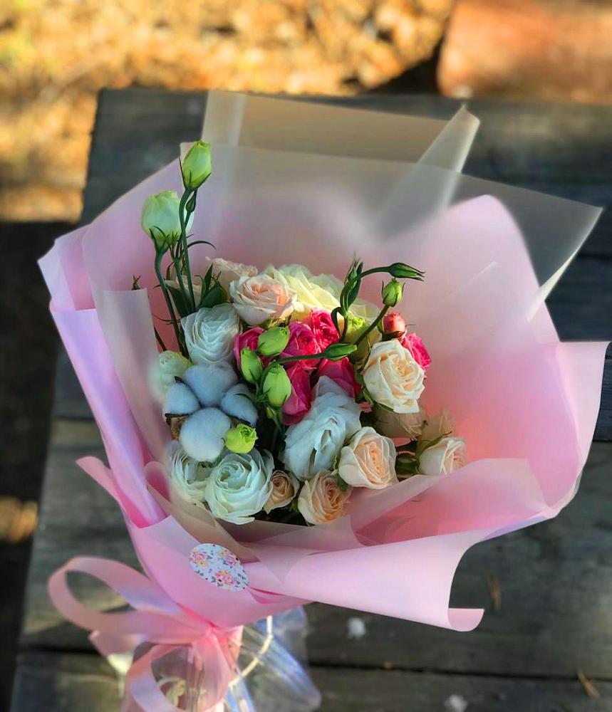 Букет цветов из: Розы и Лизиантусы в Непецино