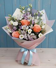 Букет цветов из:  Лизиантусы, Розы, Альстромерии и Гипсофила в Непецино