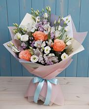 Букет цветов из:  Лизиантусы, Розы, Альстромерии и Гипсофила в Непецино