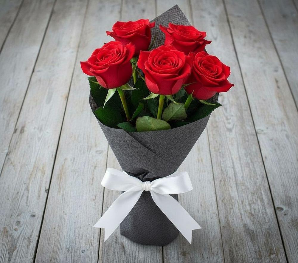 Букет 5 Красных роз Эдлесс Лав в Непецино