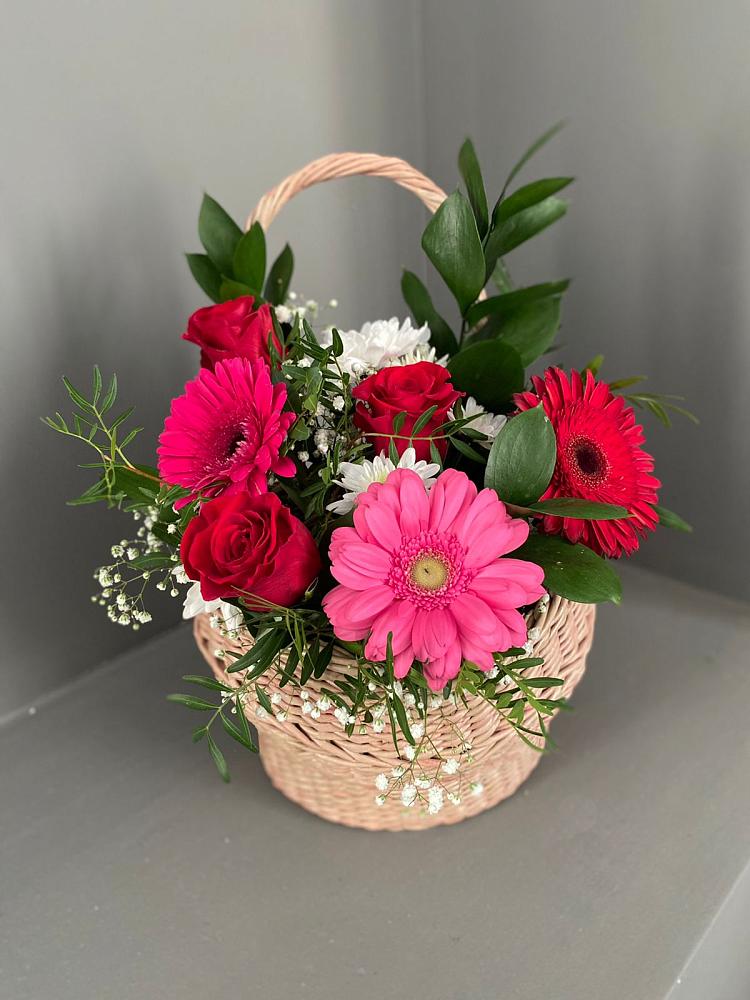 Цветочная композиция из Розы, Хризантемы и Герберы в корзине в Непецино