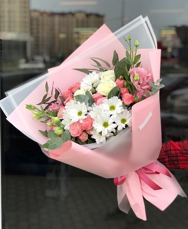 Букет цветов из: Розы, Лизиантусы и Хризантемы в Непецино