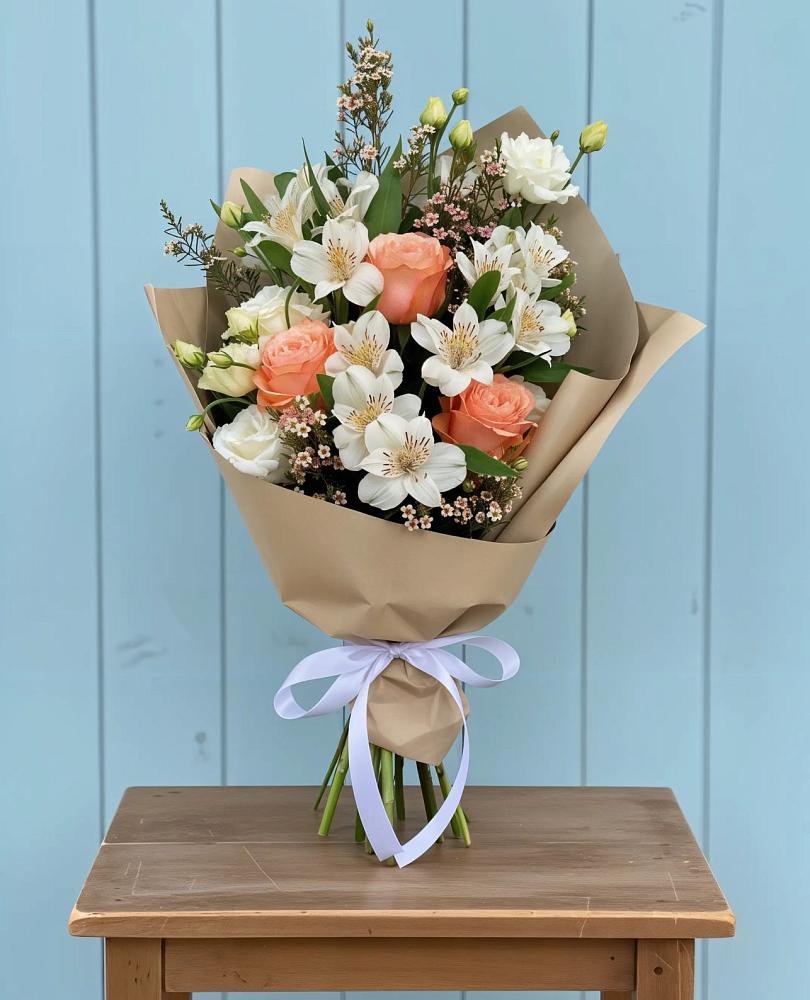 Букет цветов из: Альстромерии, Лизиантусы, Розы и Хризантемы в Непецино